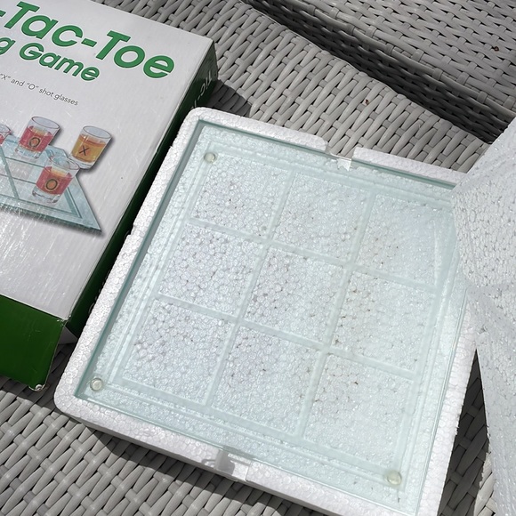 Tic-Tac-Toe Drinking Game - Glass Game Board & Shot Glass *IN BOX* - Picture 8 of 8
